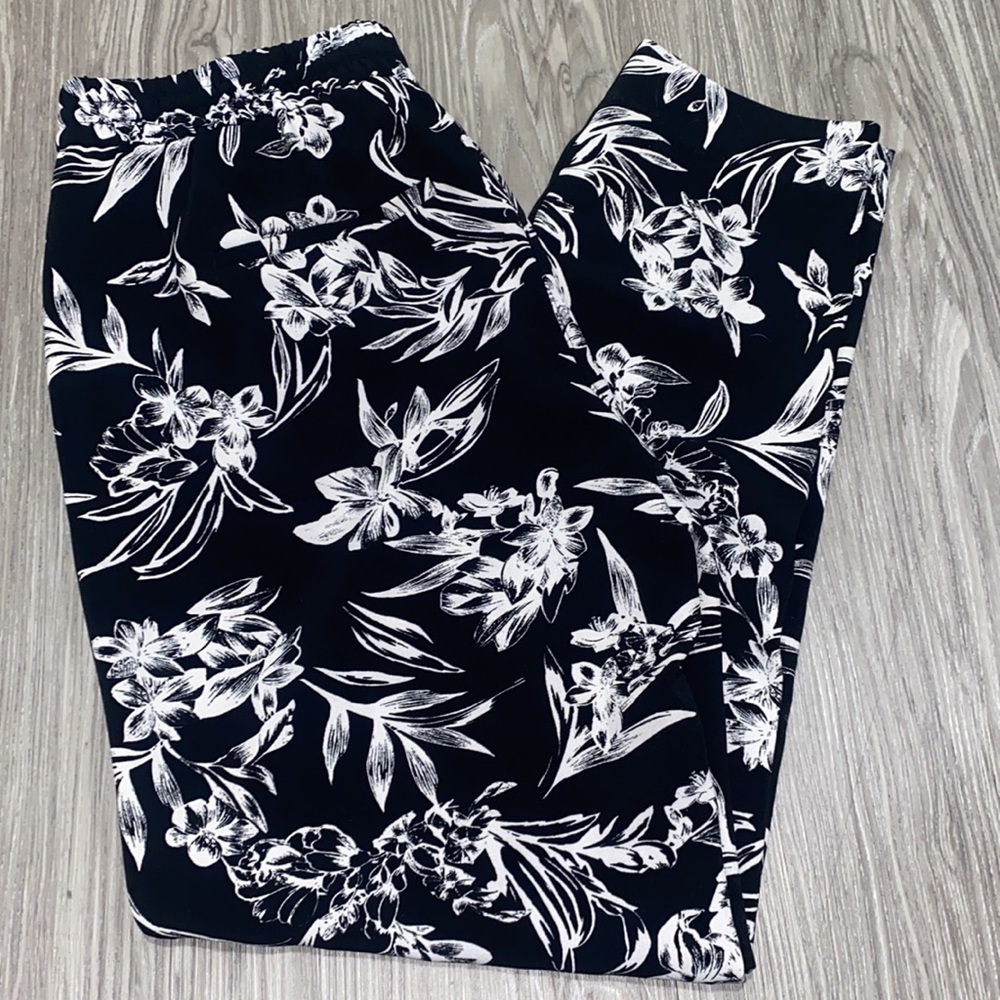 White House Black Market Floral Print Straight Leg Joggers - Picture 5 of 5
